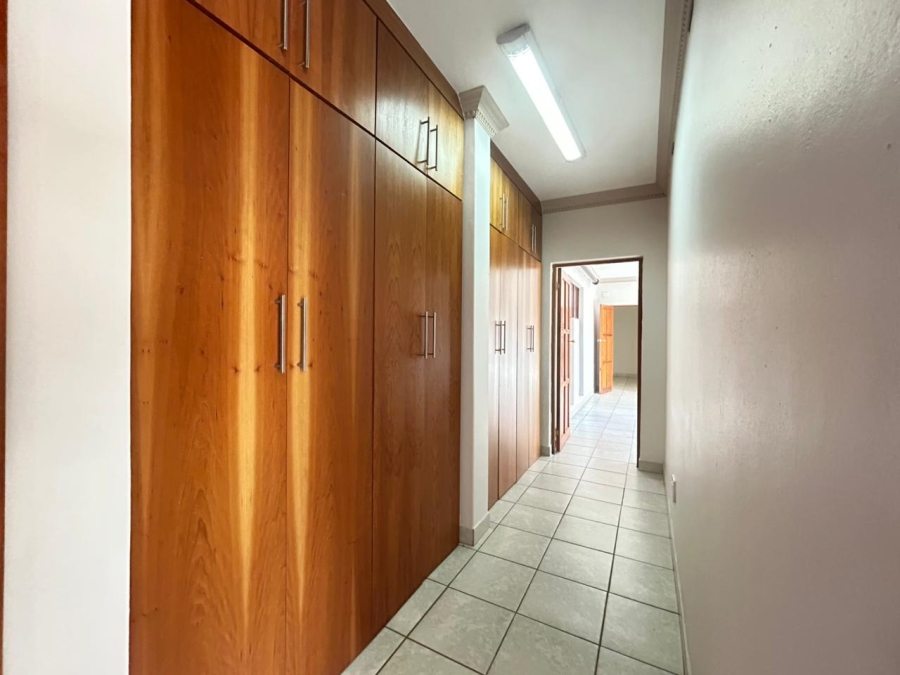 5 Bedroom Property for Sale in Birdwood Estate North West